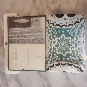 THRESHOLD FLORAL MEDALLION SHOWER CURTAIN New